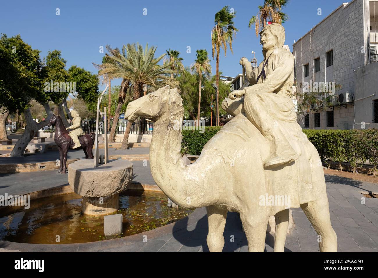 Monumento di Aqaba Jordan che mostra te Lawrence ( Lawrence d'Arabia ) a cavallo di un cammello - Lawrence e l'esercito arabo catturarono Aqaba nel 1917 Foto Stock