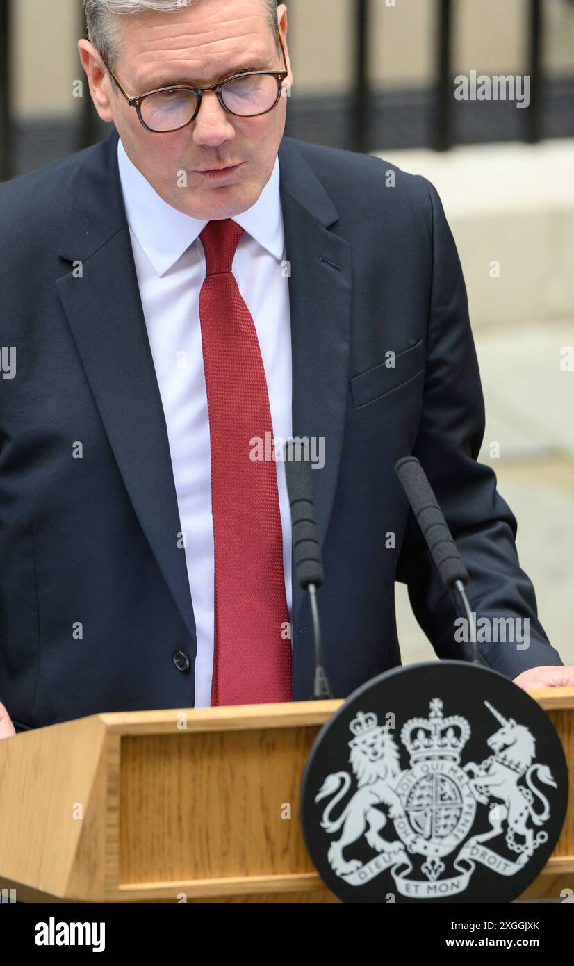 Sir Keir Starmer, primo Ministro britannico, parla a Downing Street il suo primo giorno come primo Ministro, il 5 luglio 2024 Foto Stock