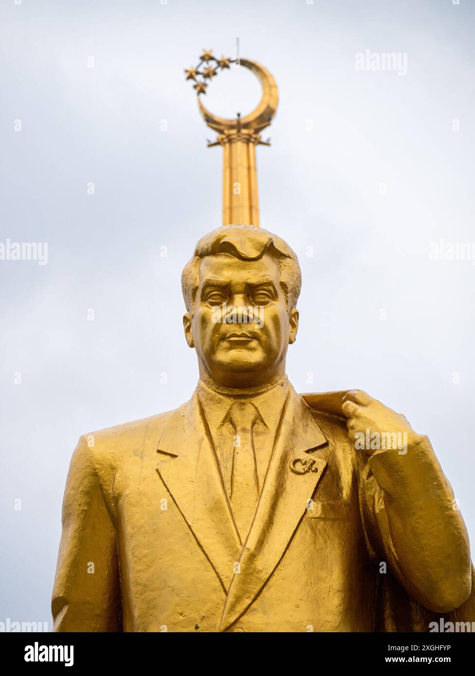 Statua di Saparmurat Niyazov nel Parco dell'indipendenza di Ashgabat, in Turkmenistan Foto Stock
