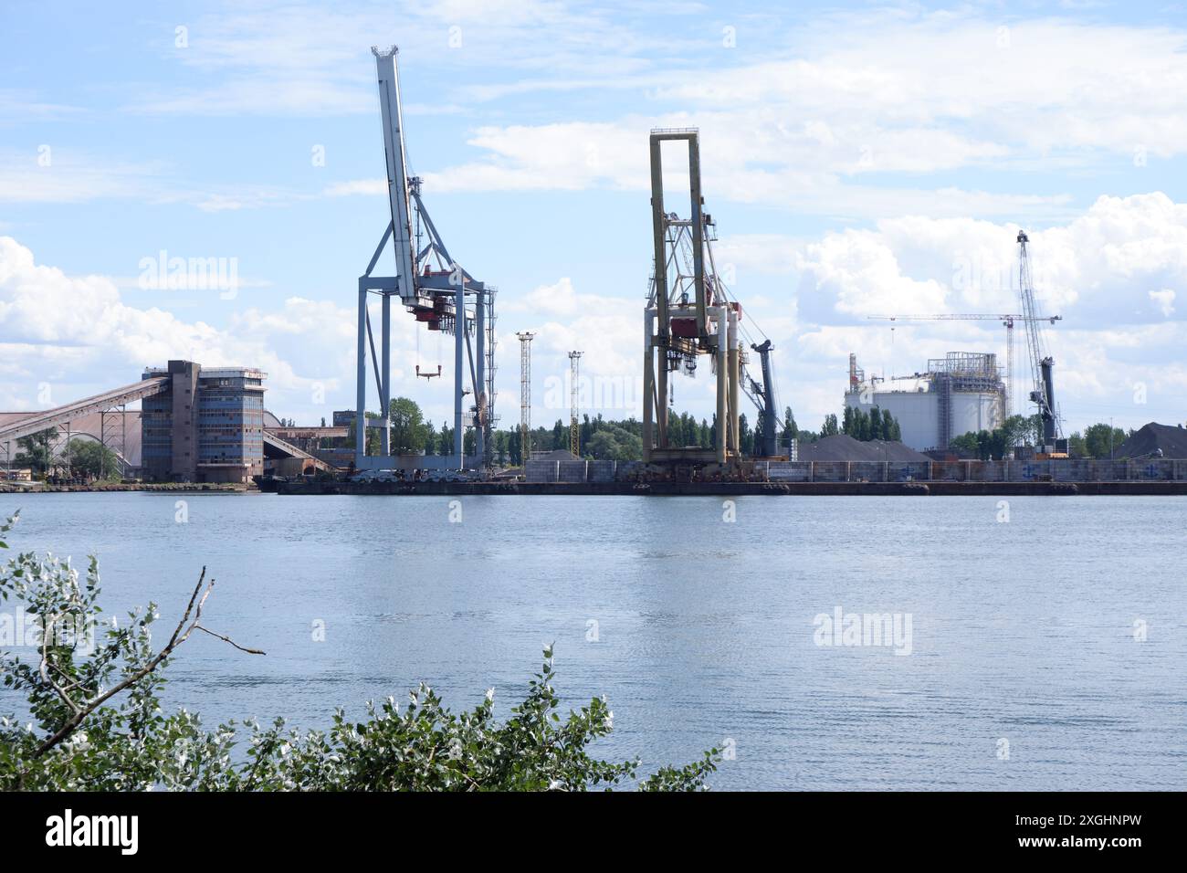 Molo del carbone, porto e molo di Swinoujscie (Swinemunde) in Polonia. Foto Stock