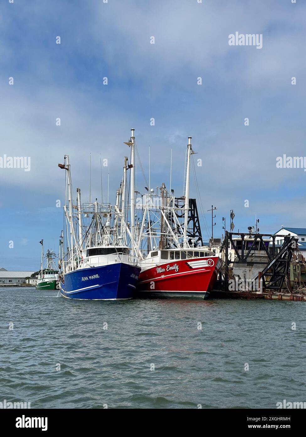 Pescherecci per la pesca di gamberi, pescherecci commerciali nelle Outer Banks. Beaufort, Carolina del Nord Foto Stock