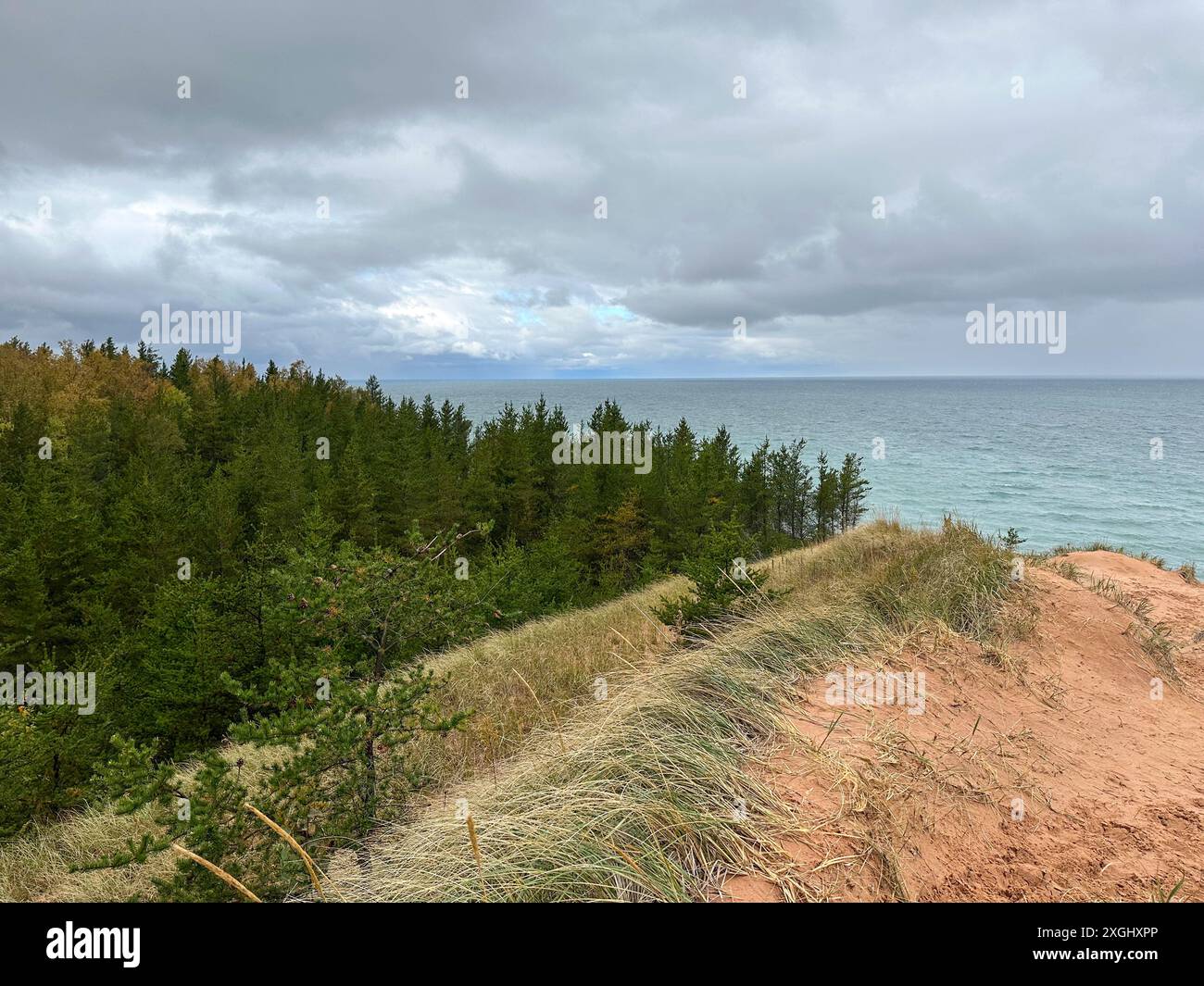 Vista panoramica delle dune di sabbia lungo il lago Superior Foto Stock