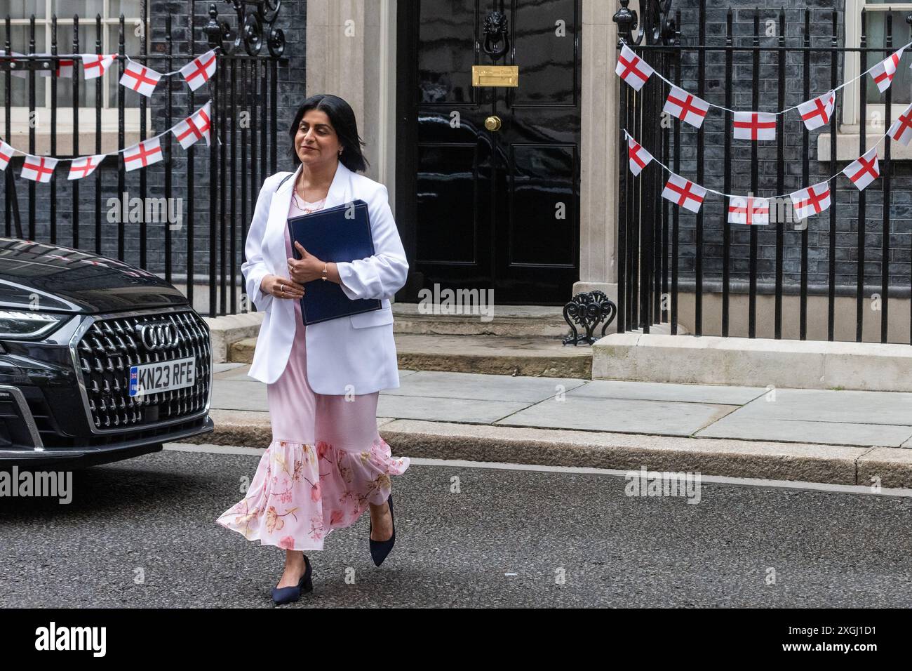 Londra, Regno Unito. 9 luglio 2024. Shabana Mahmood deputato, Lord Cancelliere e Segretario di Stato per la giustizia, lascia Downing Street al numero 10 dopo una riunione del Gabinetto. Il primo ministro britannico Sir Keir Starmer ha comunicato che il suo nuovo governo deve "mettersi in moto” con particolare attenzione alla consegna. Crediti: Mark Kerrison/Alamy Live News Foto Stock