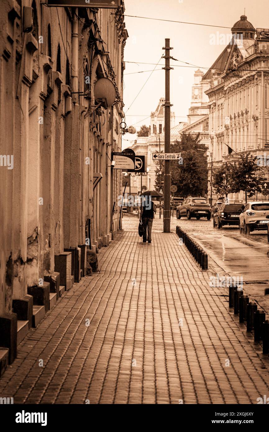 Una bella mattinata del mio viaggio di lavoro dopo la colazione, stavo passeggiando per la città vecchia nel centro di Arad in Romania. Foto Stock