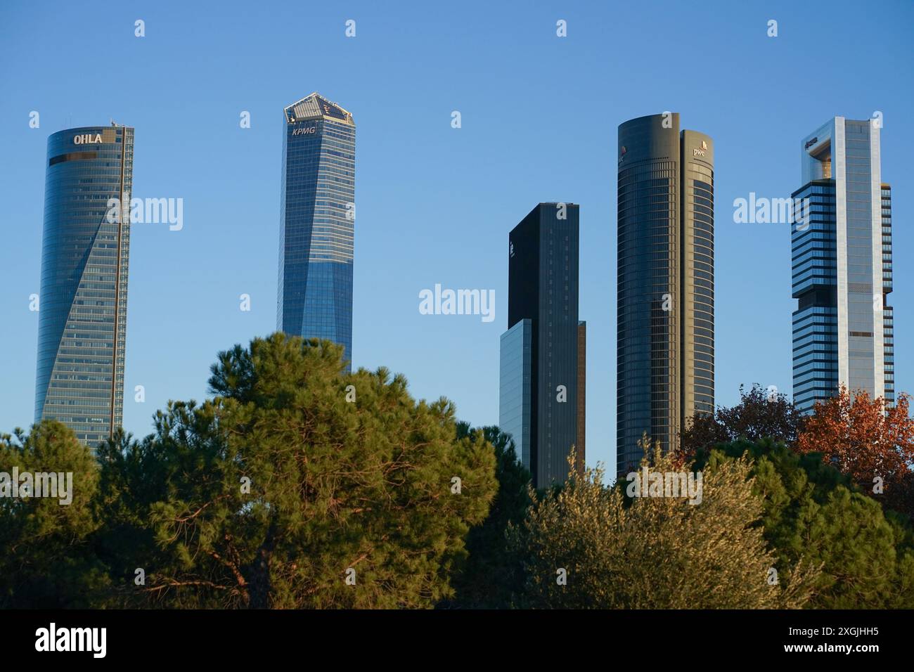 11 novembre 2023, Madrid, Spagna. Edifici nel centro finanziario di Madrid. Vista dal Parque Norte Foto Stock