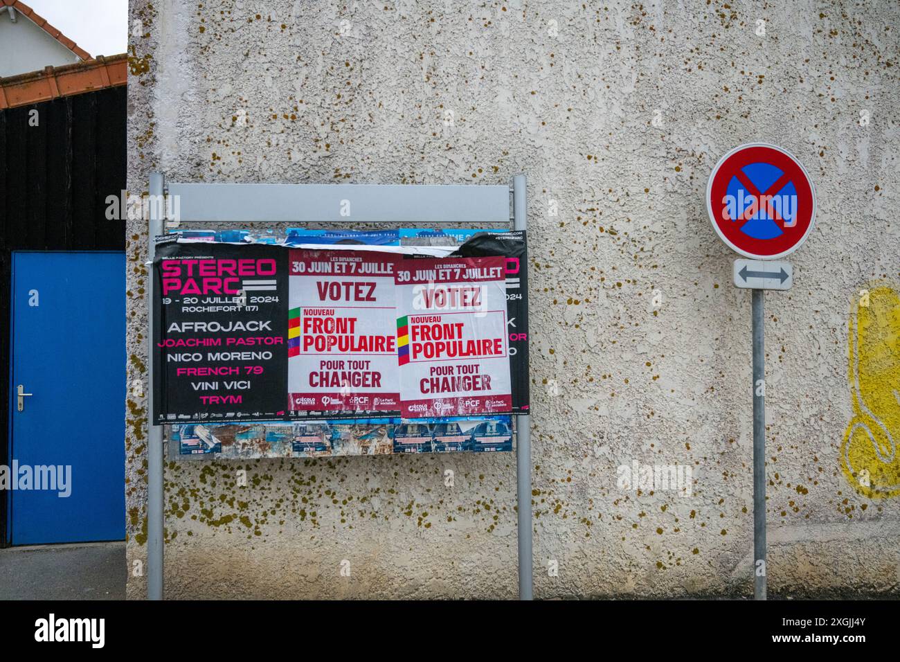 Manifesti elettorali francesi in mostra in Francia nel 2024 Foto Stock