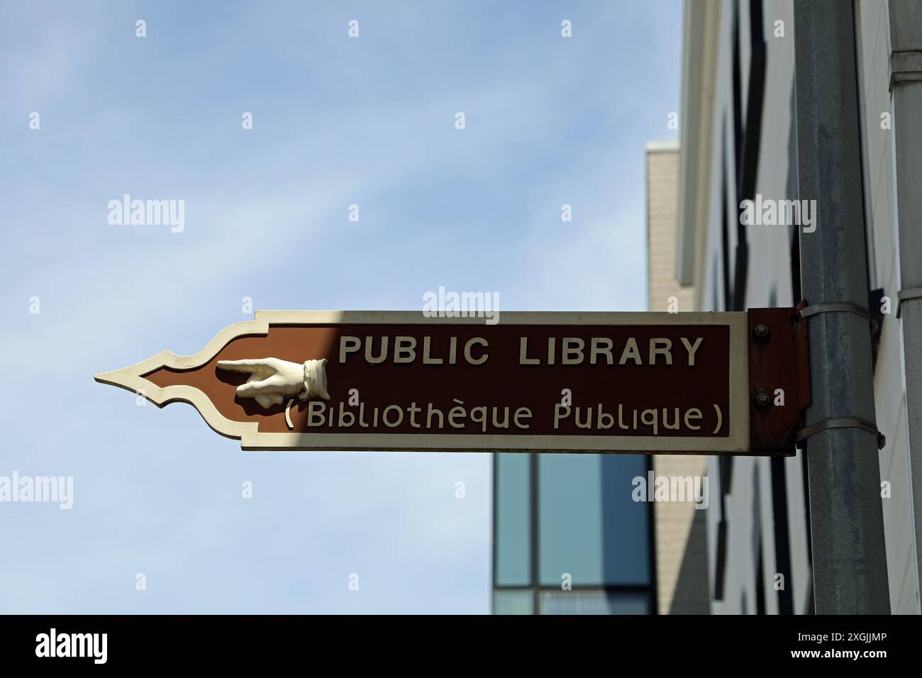 Cartello Biblioteca pubblica a Saint Helier Foto Stock