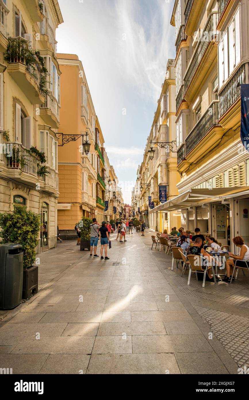 Affascinanti stradine strette nel centro storico di Cadice, Spagna. Foto Stock