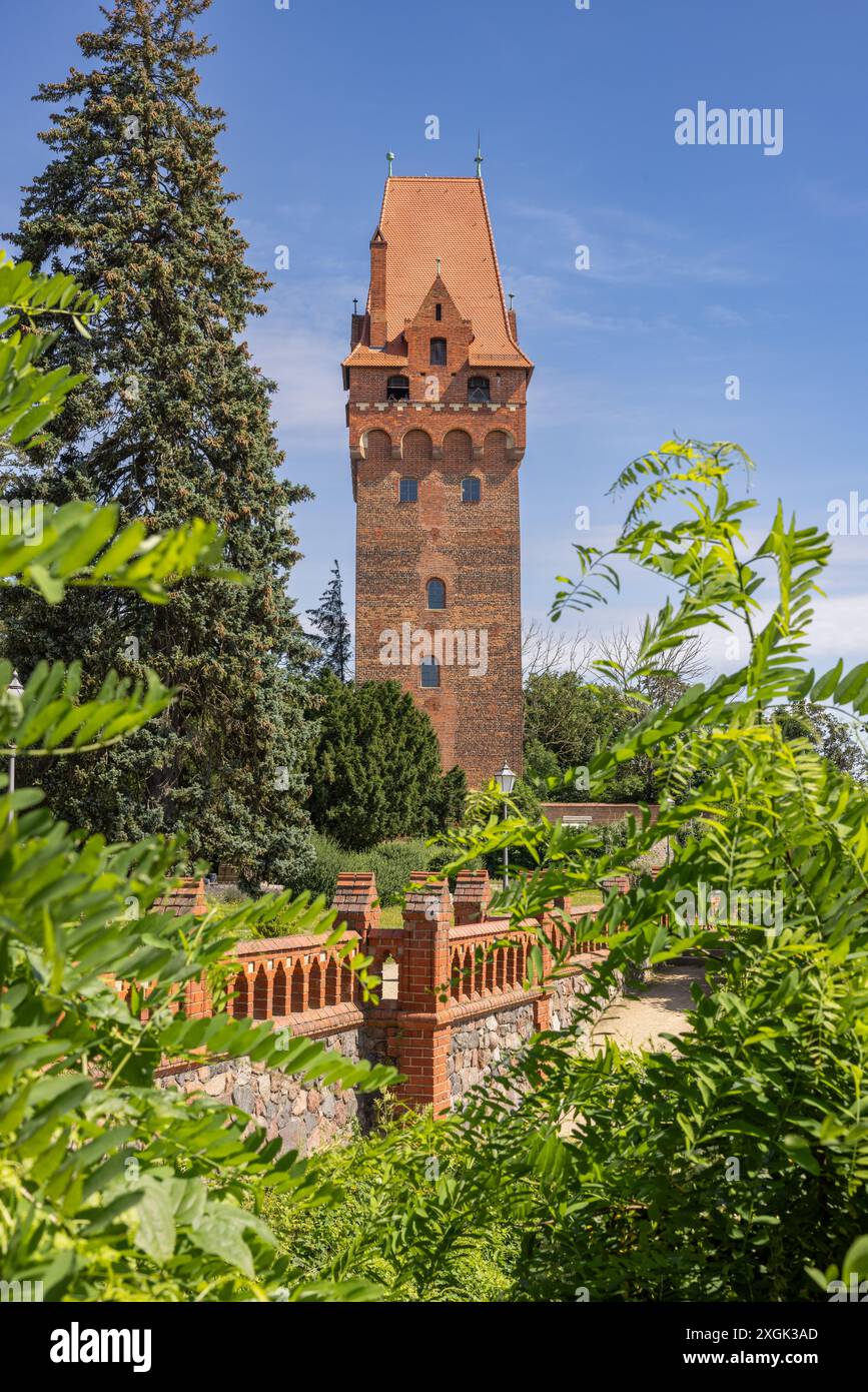 La città vecchia di Tangermünde, Sassonia-Anhalt, Germania. Kapitelturm (torre del capitolo). Foto Stock