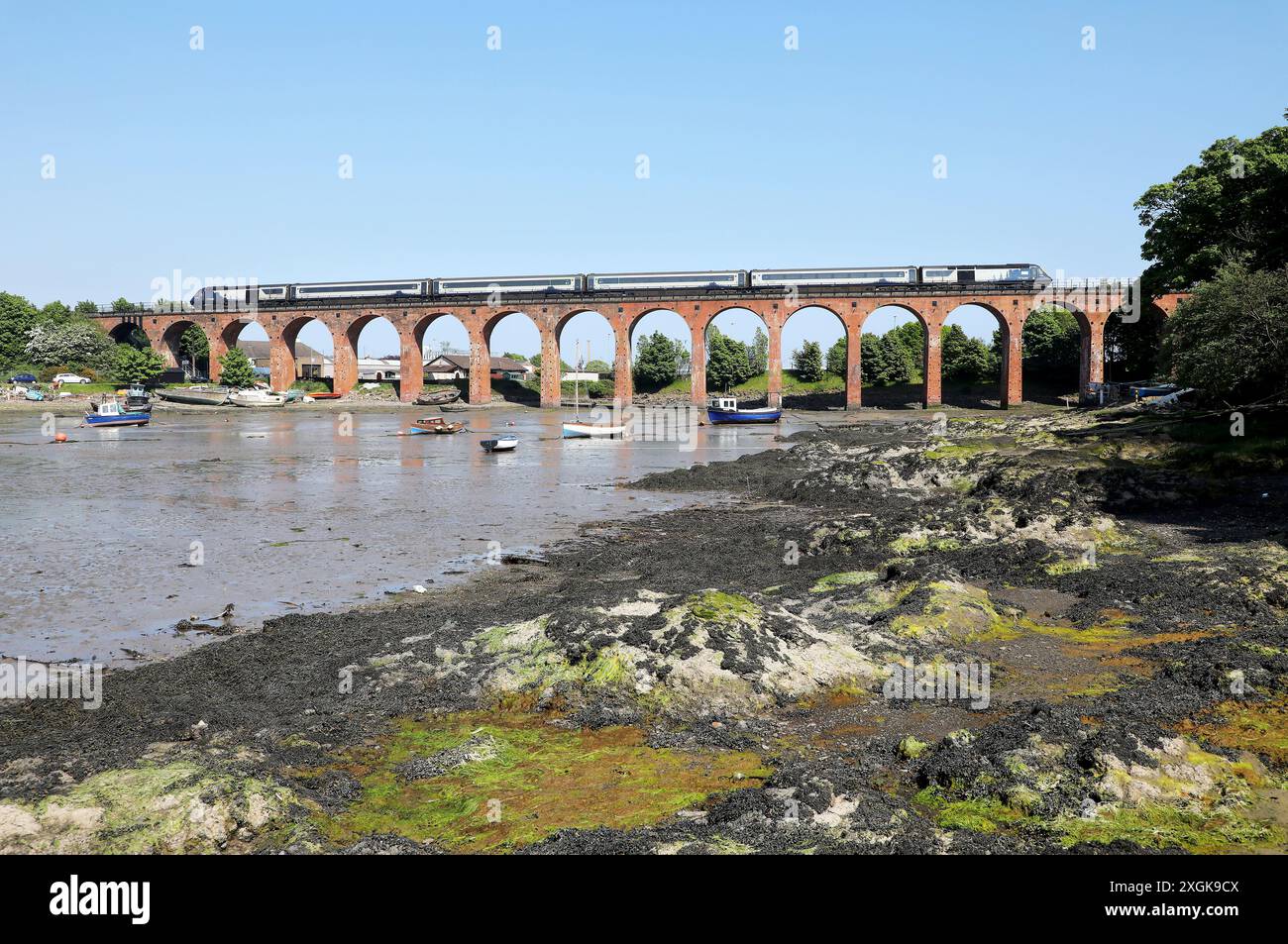 La 43134 e la 43026 si dirigono da Montrose sulla 17.5.24 1B84 13,59 Aberdeen per Edimburgo. Foto Stock