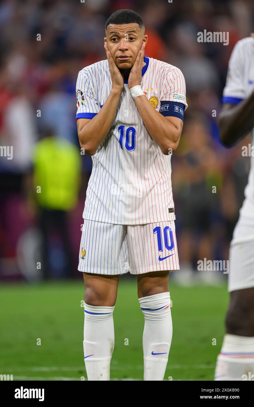 09 lug 2024 - Spagna contro Francia - Campionati europei UEFA 2024 - semifinale - Monaco di Baviera. Kylian Mbappé viene respinto al fischio finale mentre la Francia perde contro la Spagna in semifinale. Foto : Mark Pain / Alamy Live News Foto Stock