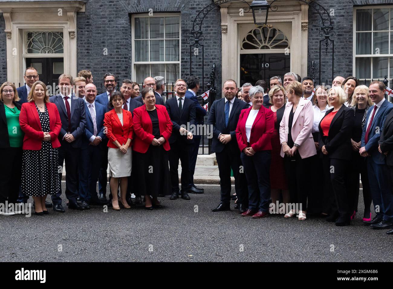 Londra, Regno Unito. 9 luglio 2024. I nuovi deputati del Partito Laburista scozzese si trovano al di fuori del 10 di Downing Street, Londra. Ci si aspetta che i nuovi parlamentari prestino giuramento in Parlamento dopo le elezioni generali della scorsa settimana, vinte dai laburisti con una schiacciante vittoria. Credito: SOPA Images Limited/Alamy Live News Foto Stock