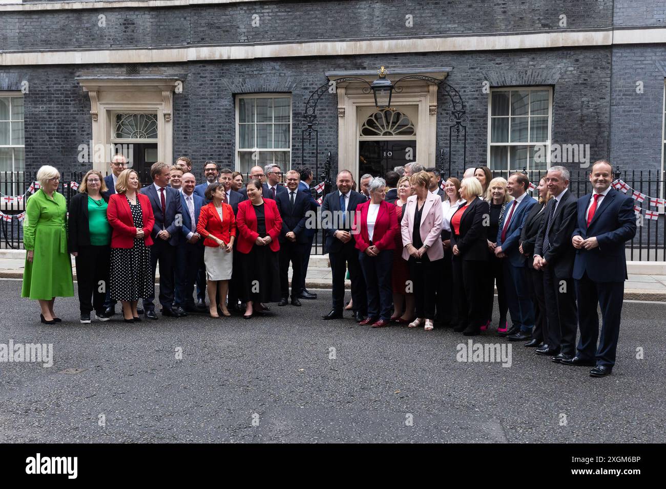 Londra, Regno Unito. 9 luglio 2024. I nuovi deputati del Partito Laburista scozzese si trovano al di fuori del 10 di Downing Street, Londra. Ci si aspetta che i nuovi parlamentari prestino giuramento in Parlamento dopo le elezioni generali della scorsa settimana, vinte dai laburisti con una schiacciante vittoria. Credito: SOPA Images Limited/Alamy Live News Foto Stock