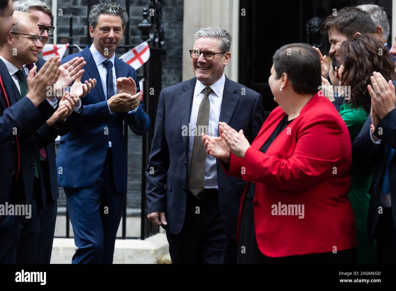 Londra, Regno Unito. 9 luglio 2024. Il primo ministro Keir Starmer (C) ha visto con i nuovi deputati del Partito Laburista scozzese fuori al 10 di Downing Street, Londra. Ci si aspetta che i nuovi parlamentari prestino giuramento in Parlamento dopo le elezioni generali della scorsa settimana, vinte dai laburisti con una schiacciante vittoria. (Foto di Tejas Sandhu/SOPA Images/Sipa USA) credito: SIPA USA/Alamy Live News Foto Stock