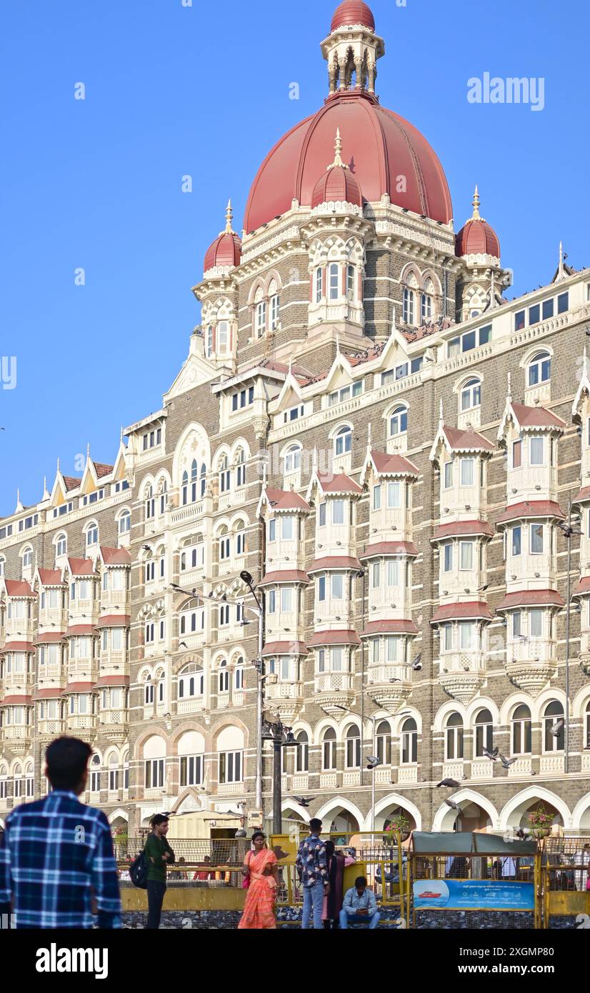 Mumbai, India - 13 aprile 2024: Il Taj Mahal Palace Hotel è un hotel di lusso nella regione di Colaba, Mumbai, India Foto Stock