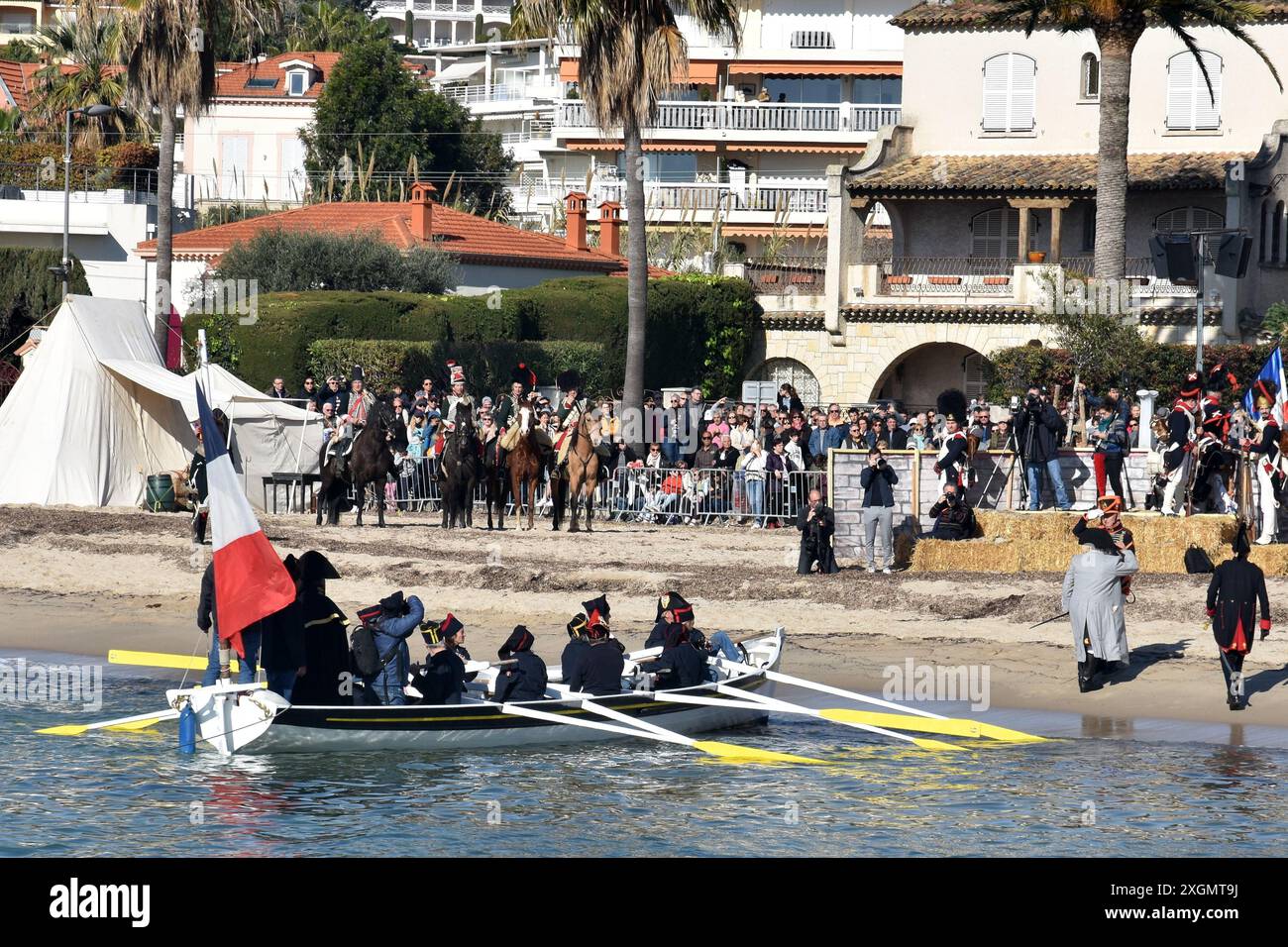 Francia, costa azzurra, Golfe Juan, ricostituzione sbarco di Napoleone, il 1815 marzo Napoléon torna dall'isola dell'Elba e sbarca sulla spiaggia di Golfe Juan Foto Stock