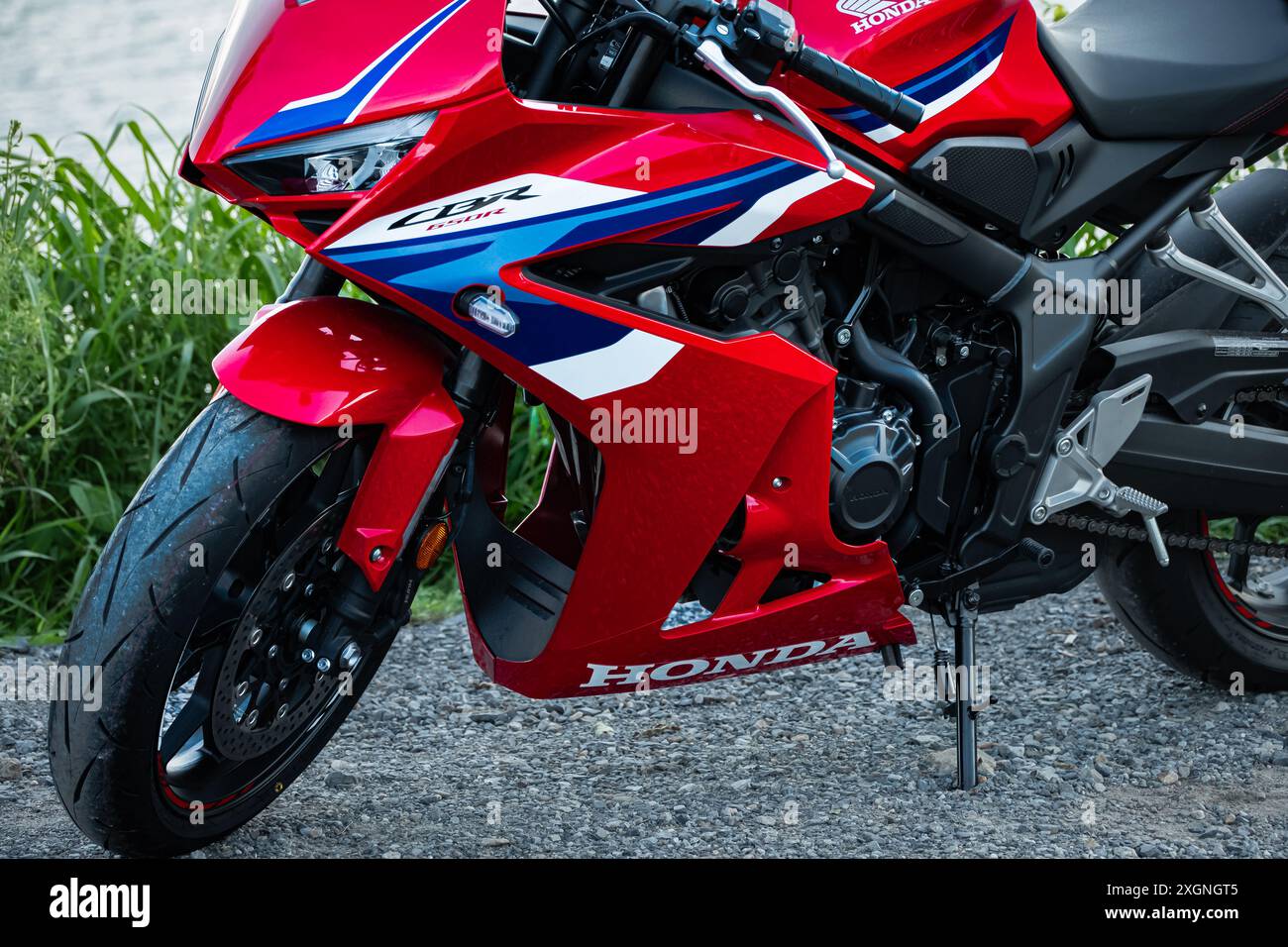 Modello giapponese Honda modello CBR 650 R. Grande motocicletta sportiva Honda parcheggiata su strada. Motori sportivi. Logo Honda Super Sport Motorcycle-Thail Foto Stock