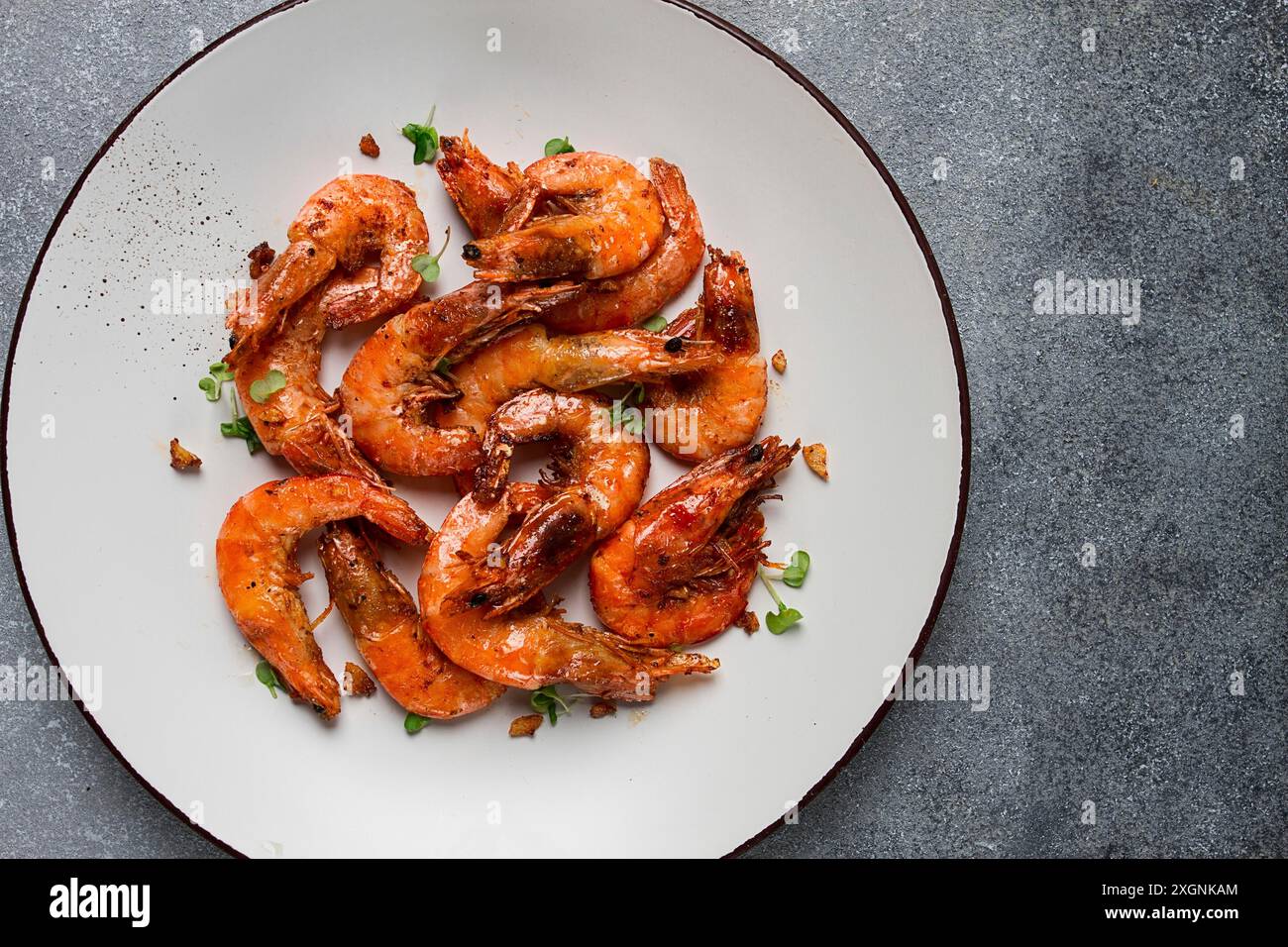 Gamberi tigre fritti, con spezie, fatti in casa, vista dall'alto Foto Stock