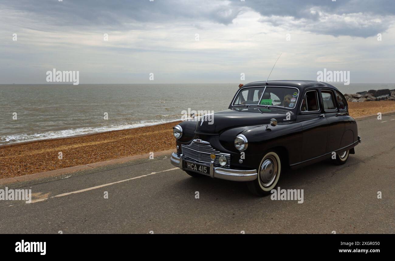 Classic Black MG Magnette in viaggio sul lungomare Foto Stock