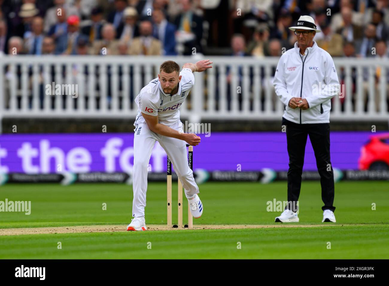LONDRA, REGNO UNITO. 10 luglio, 24. Gus Atkinson dell'Inghilterra in azione durante la partita England Men vs West Indies 1st Rothesay test al Lord's Cricket Ground mercoledì 10 luglio 2024 a LONDRA, INGHILTERRA. Crediti: Taka Wu/Alamy Live News Foto Stock