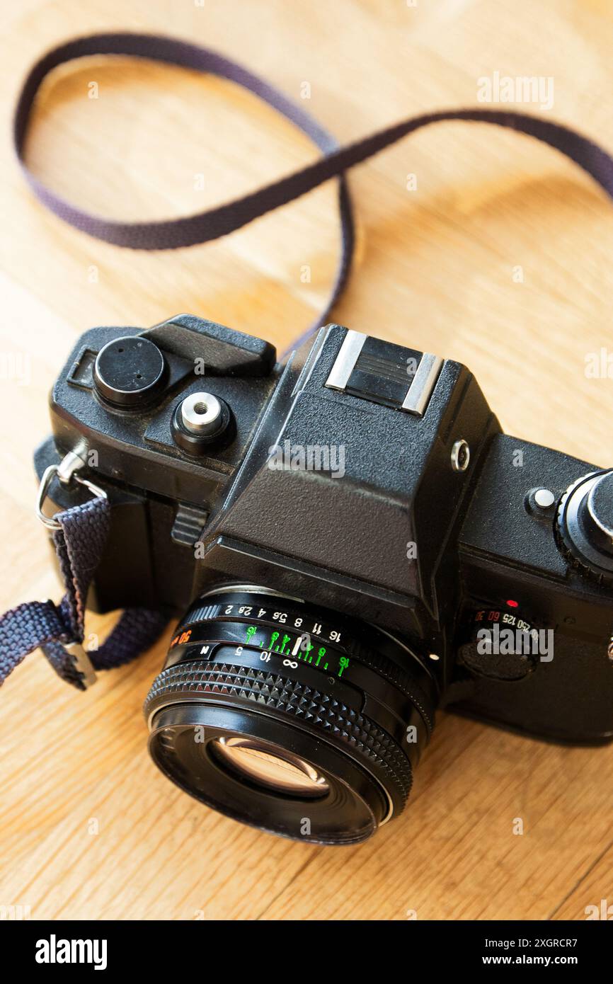 Vecchia fotocamera a pellicola nera Foto Stock