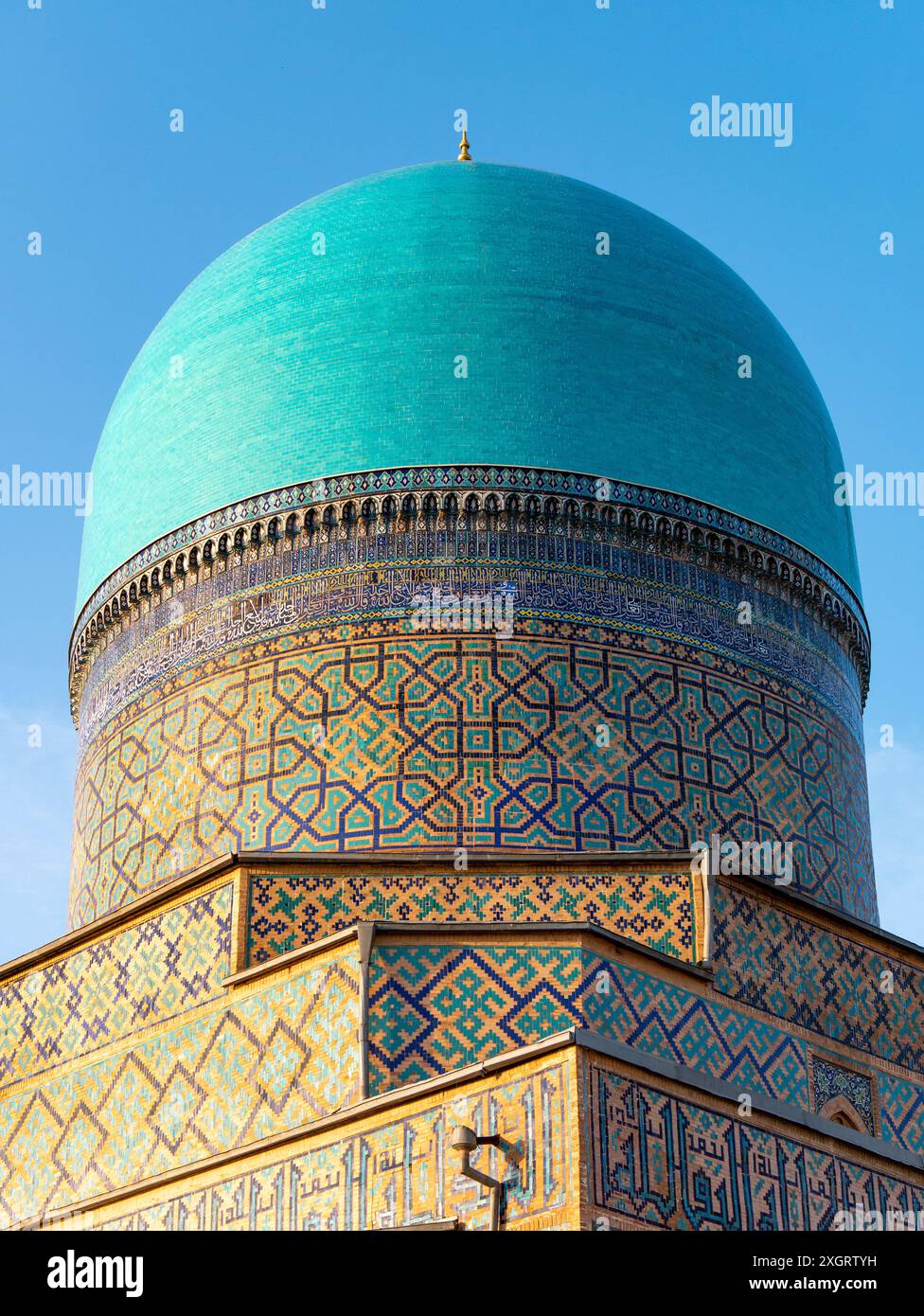 Madrasa Tilya Kori in Piazza Registan, Samarkan, Uzbekistan - Ritratto 3 Foto Stock