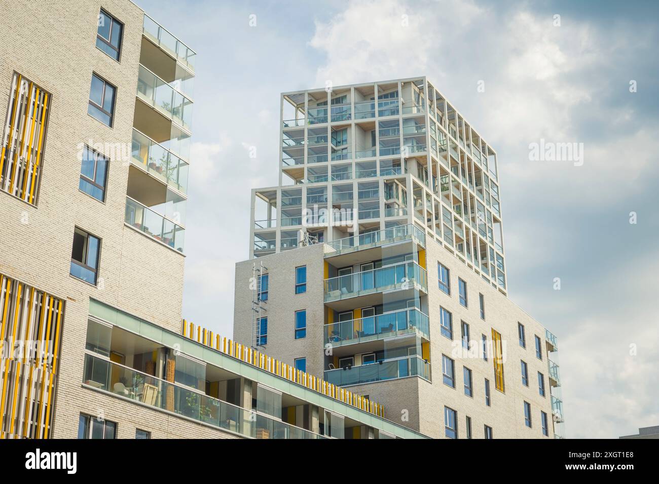 Anversa, Belgio, 12 maggio 2024: Veduta dei moderni condomini nel quartiere Nieuw Zuid di Anversa Foto Stock