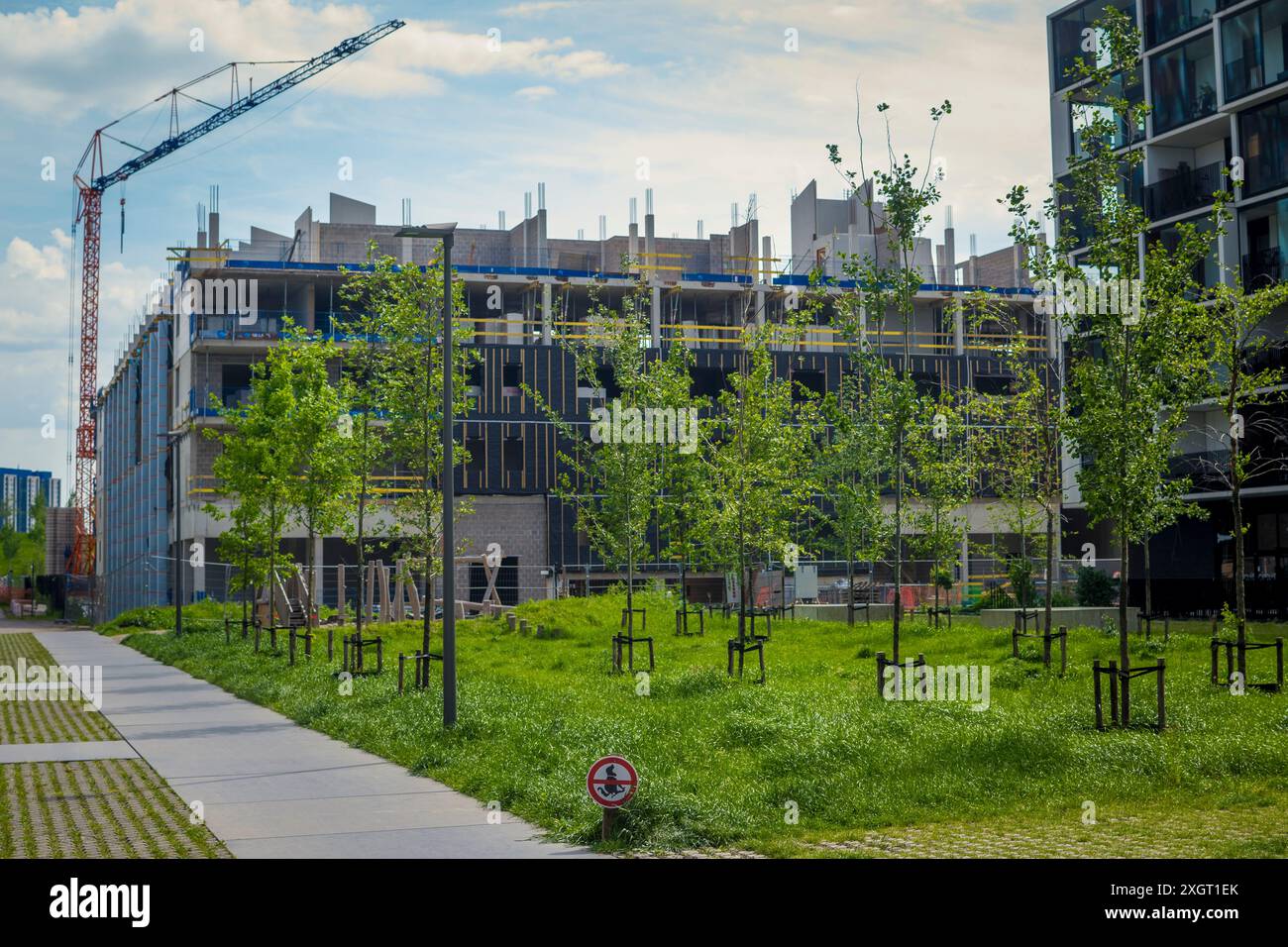 Anversa, Belgio, 12 maggio 2024: Veduta dei moderni condomini nel quartiere Nieuw Zuid di Anversa Foto Stock
