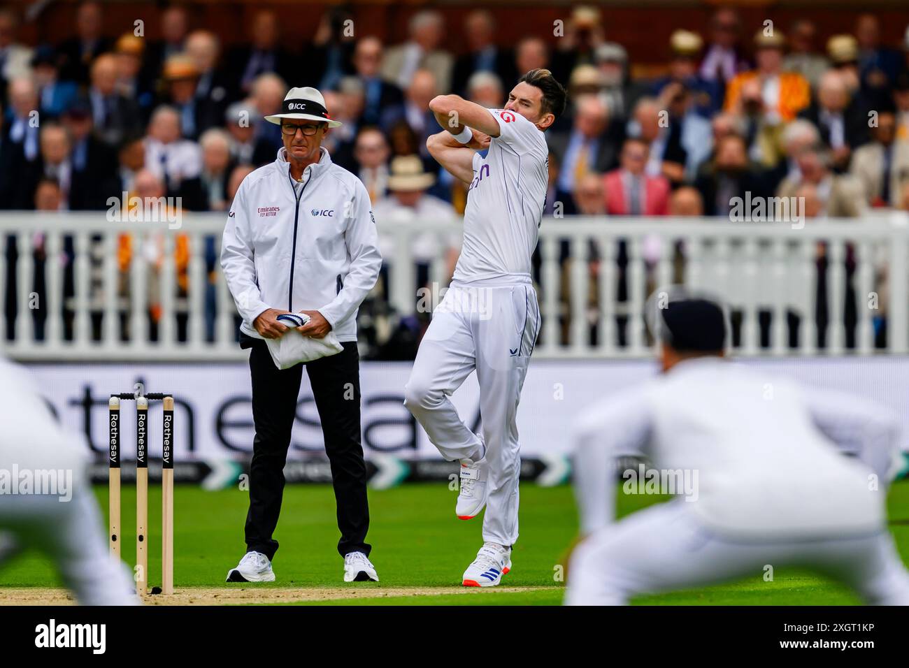 LONDRA, REGNO UNITO. 10 luglio, 24. James Anderson dell'Inghilterra in azione durante il primo Rothesay test match tra Inghilterra uomini e Indie occidentali al Lord's Cricket Ground mercoledì 10 luglio 2024 a LONDRA, INGHILTERRA. Crediti: Taka Wu/Alamy Live News Foto Stock