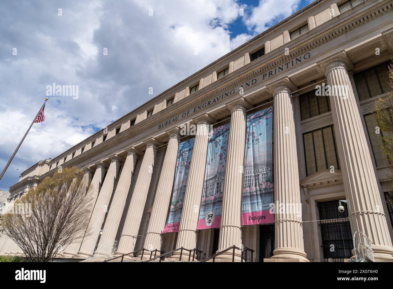 Washington DC - 17 marzo 2024: Esterno del Bureau of Engraving & Printing. Questa agenzia governativa progetta e produce prodotti per la sicurezza e pape Foto Stock