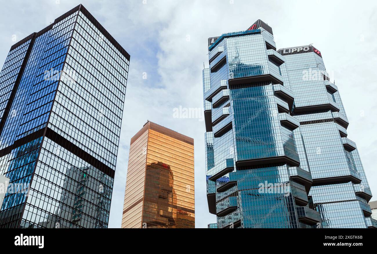 Hong Kong - 15 luglio 2017: Lippo Centre Towers e Bank Negara Indonesia edificio per uffici Foto Stock