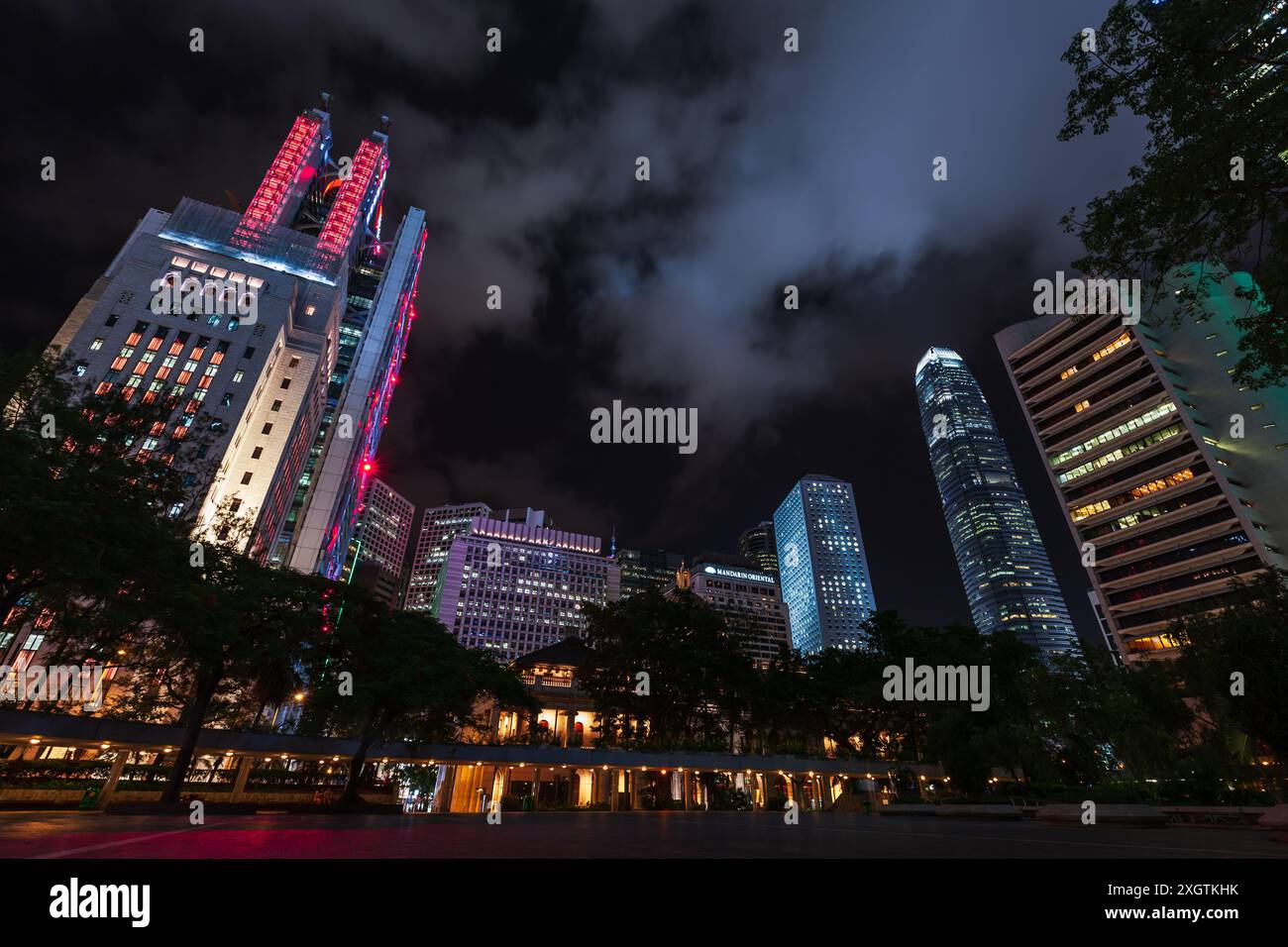 Hong Kong - 19 luglio 2017: Foto notturna della città di Hong Kong, quartiere centrale Foto Stock