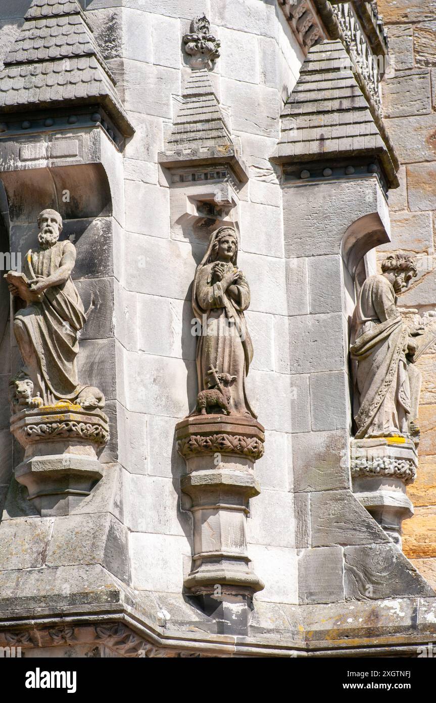 Incisioni di San Marco Sant'Agnese e San Matteo all'esterno della Rosslyn Chapel Roslin Midlothian Scotland Foto Stock
