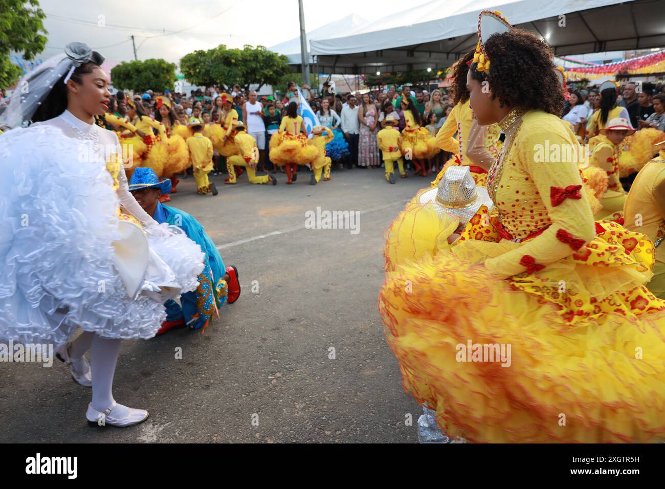 Sao Joao Square dance Group olindina, bahia, brasile - 22 giugno 2024: Ballo di gruppo Square dance alle feste di Sao Joao nella città di Olindina. OLINDINA BAHIA BRASILE Copyright: XJoaxSouzax 220624JOA400 Foto Stock