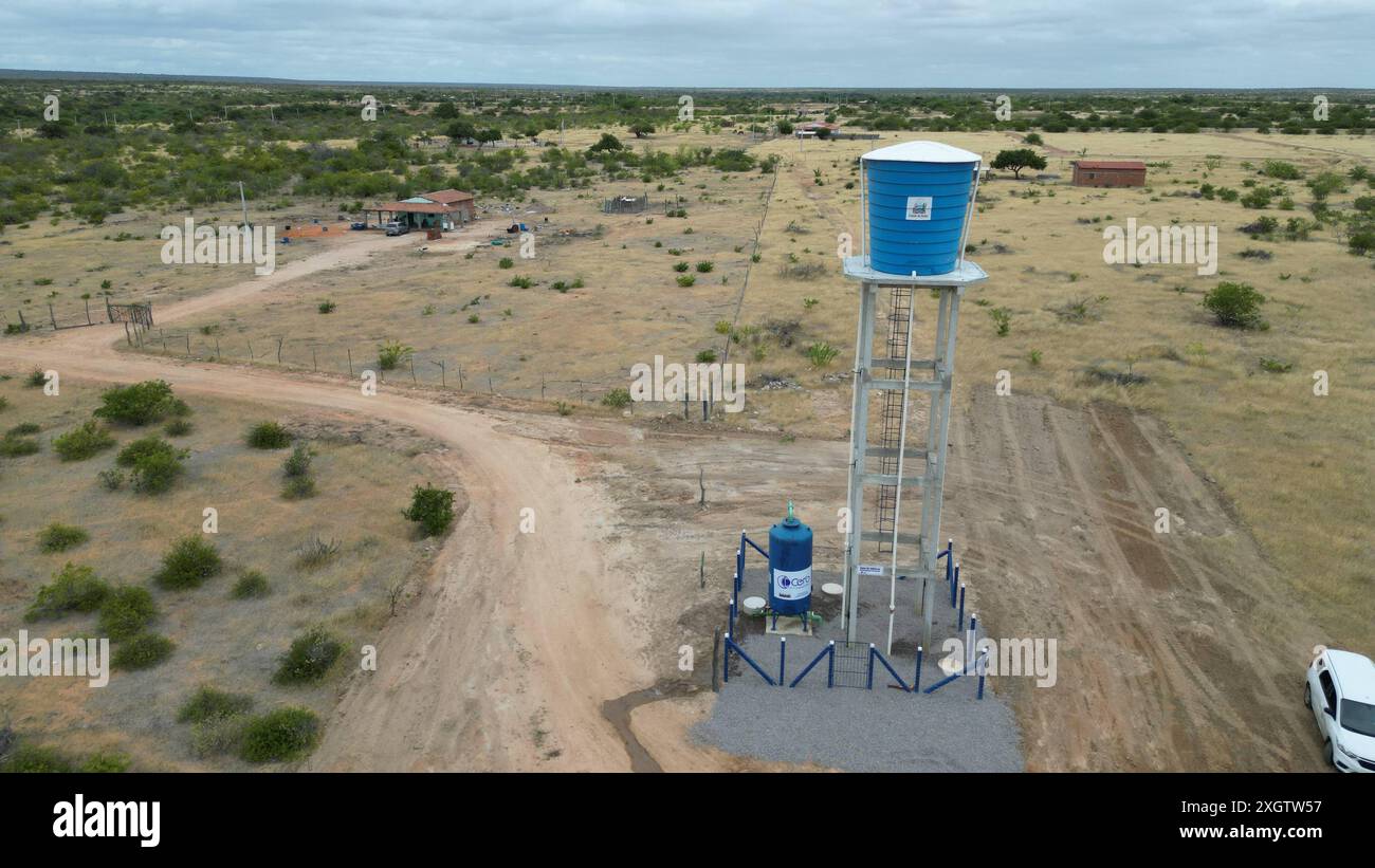 Rodelas di distribuzione dell'acqua potabile, bahia, brasile - 15 giugno 2024: Vista di un serbatoio d'acqua di un sistema di approvvigionamento idrico residenziale nella zona rurale della città di Rodelas. RODELAS BAHIA BRASILE Copyright: XJoaxSouzax 150624JOA085 Foto Stock