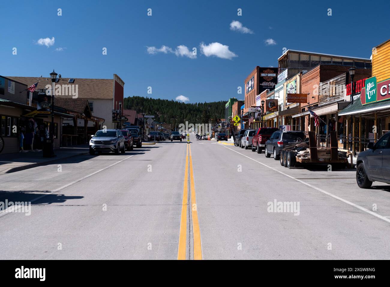 Vista sulla storica Main Street occidentale di Hill City nelle Black Hills del South Dakota Foto Stock