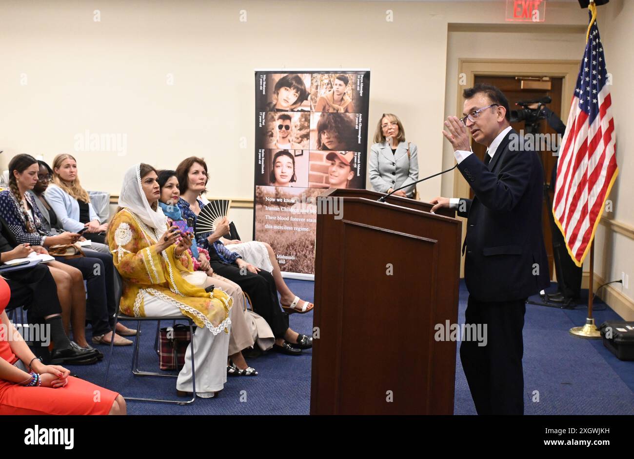 Washington, DC, USA. 9 luglio 2024. Javaid Rehman, relatore speciale delle Nazioni Unite, tiene un discorso incentrato sui crimini dell'Iran contro l'umanità e sul crimine di genocidio, compreso il massacro nel 1988 di migliaia di prigionieri politici e ideologici affiliati al principale gruppo di opposizione iraniano, l'Organizzazione Mojahedin del popolo iraniano (PMOI o MEK). Javaid Rehman, relatore speciale delle Nazioni Unite sulla situazione dei diritti umani nella Repubblica islamica dell'Iran, presenta un rapporto di riferimento sui crimini di atrocità dell'Iran durante un briefing del Congresso a Washington DC. (Credit Image: Foto Stock