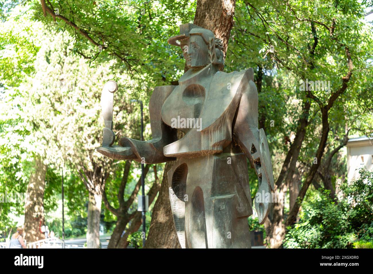 Tbilisi, Georgia - 23 GIUGNO 2024: Statua in bronzo di David Kakabadze, un importante pittore d'avanguardia georgiano, grafico e scenografo, 9 aprile Foto Stock