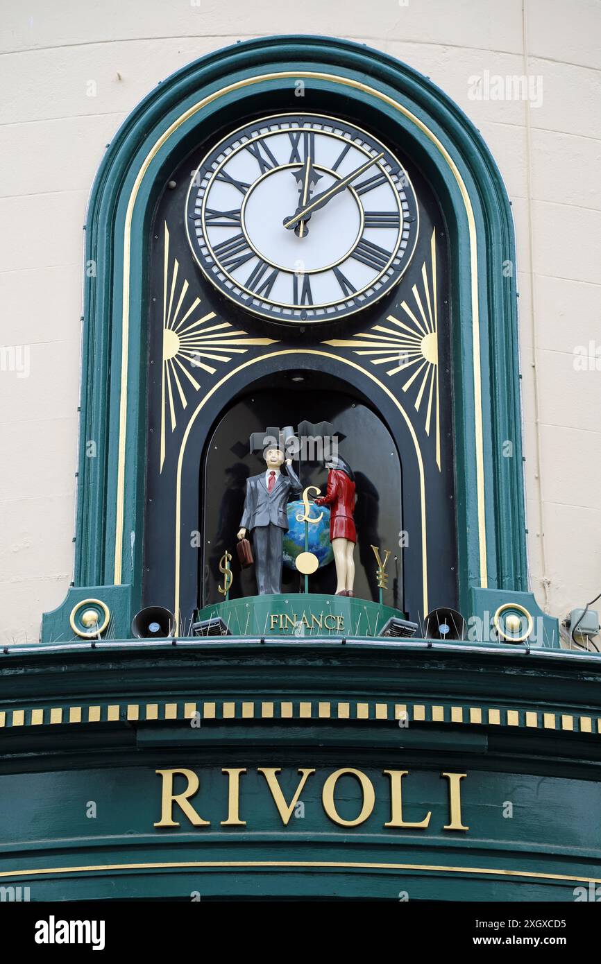 Orologio musicale girevole in stile svizzero Rivoli Jewellers a St Helier Foto Stock