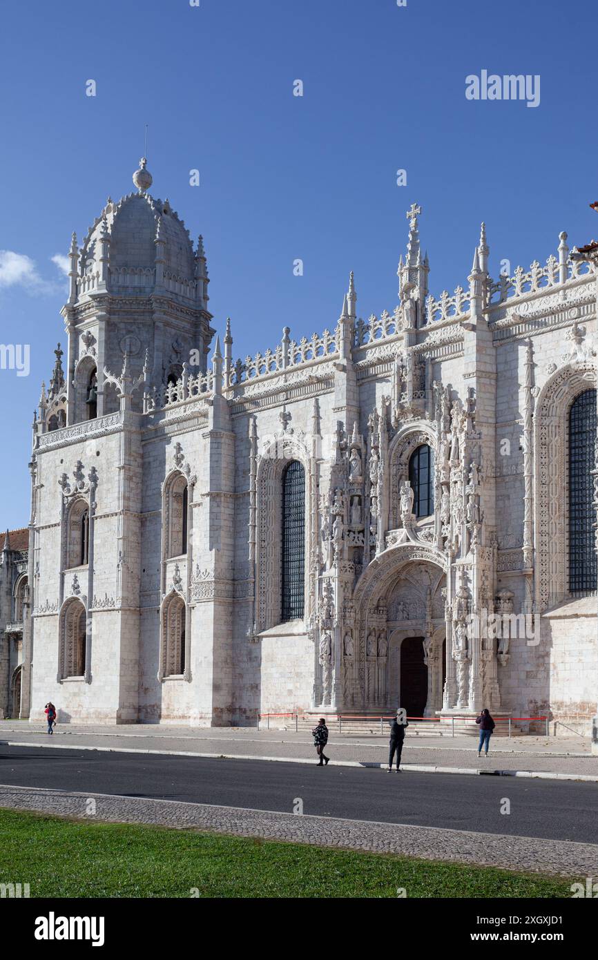 Mosteiro dos Jeronimos, l'ex monastero dell'ordine di San Girolamo con il suo stile gotico manuelino, vicino al fiume Tago, Lisbona, Portogallo. Foto Stock