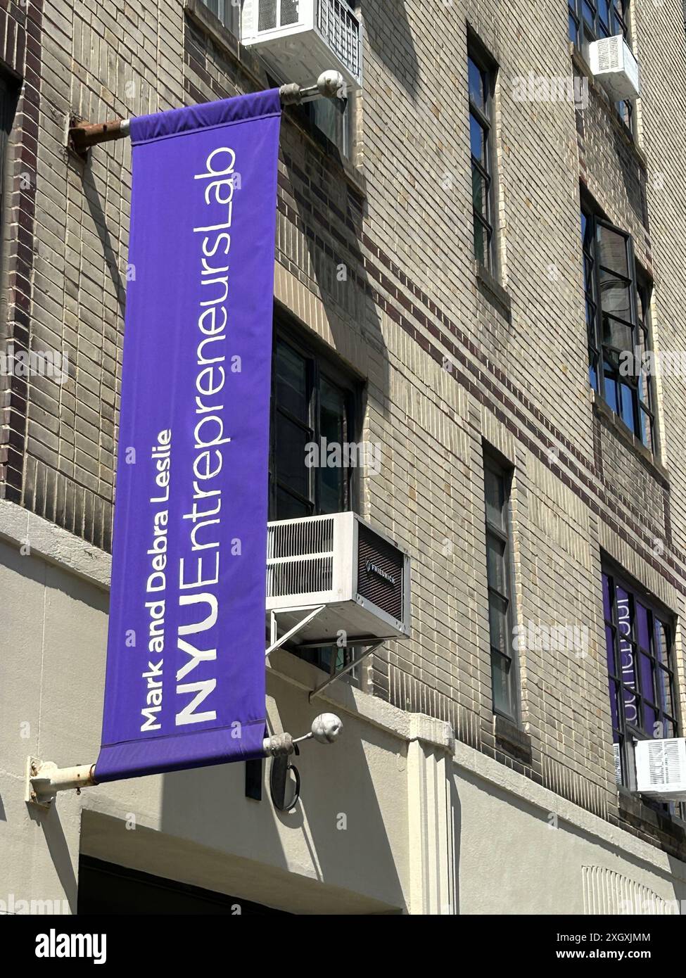 Mark and Debra Leslie NYU Entrepreneurs Lab, New York University, edificio esterno e striscione, Greenwich Village, New York City, New York, USA Foto Stock