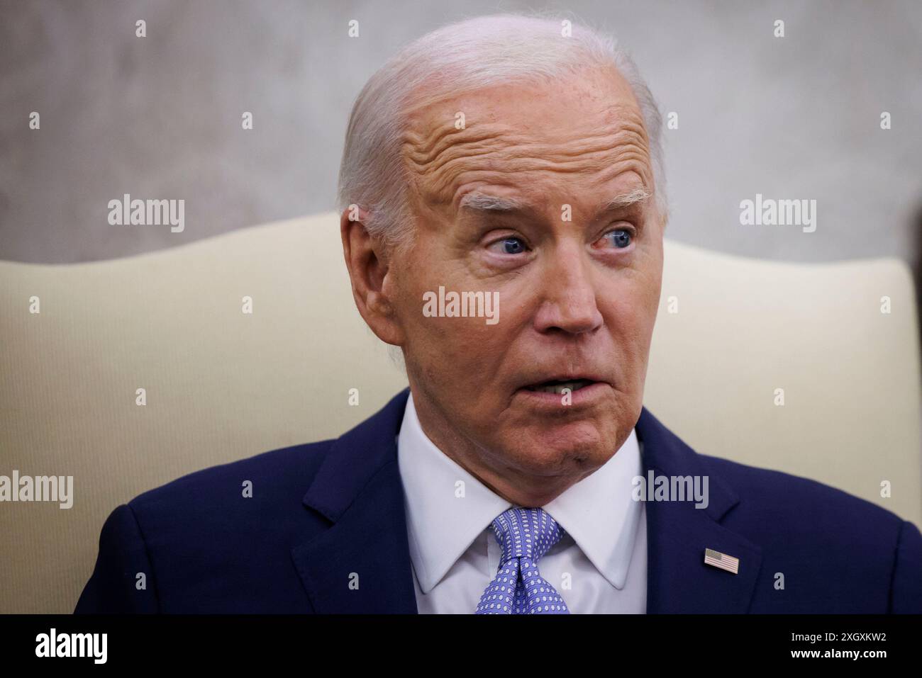 Washington, Stati Uniti. 10 luglio 2024. Il presidente DEGLI STATI UNITI Joe Biden parla durante un incontro bilaterale presso l'Ufficio ovale della Casa Bianca a Washington DC mercoledì 10 luglio 2024. Starmer ha affermato che avrebbe pubblicato una tabella di marcia che mostrasse come il Regno Unito spenderebbe il 2,5 per cento del suo prodotto interno lordo per la difesa, poiché il primo ministro ha dovuto affrontare richieste da parte dei militari britannici e degli alleati all'estero per chiarire la sua politica in vista del vertice NATO di questa settimana a Washington. Foto di Ting Shen/UPI credito: UPI/Alamy Live News Foto Stock