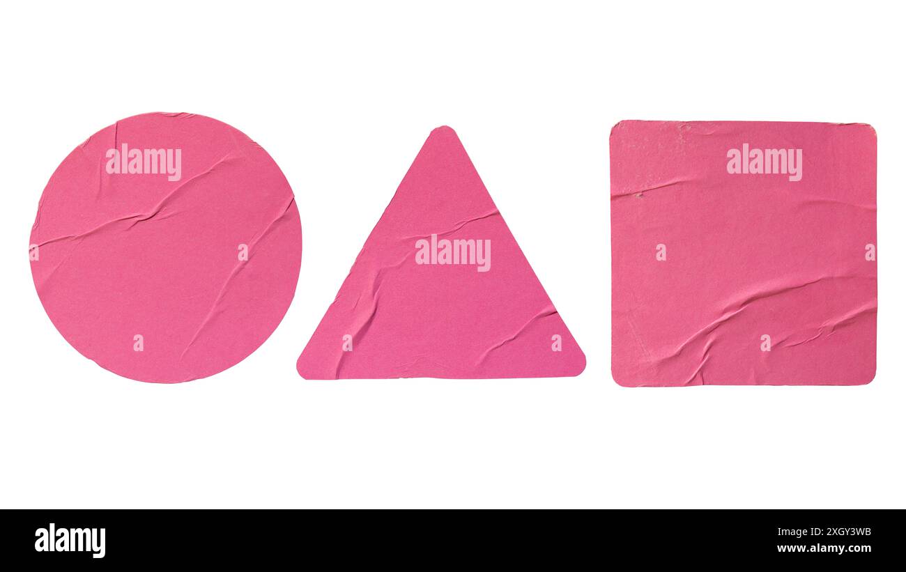 Adesivo in carta rosa circolare, triangolare e quadrata su sfondo bianco con percorso di ritaglio Foto Stock