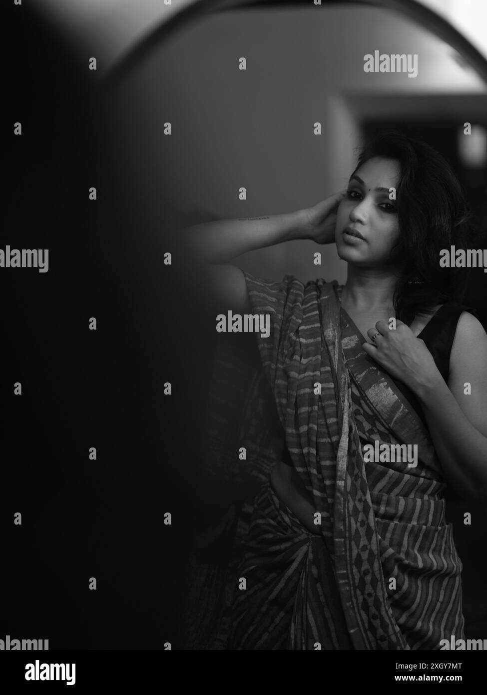 Donna in foto di moda cacusal sari Foto Stock