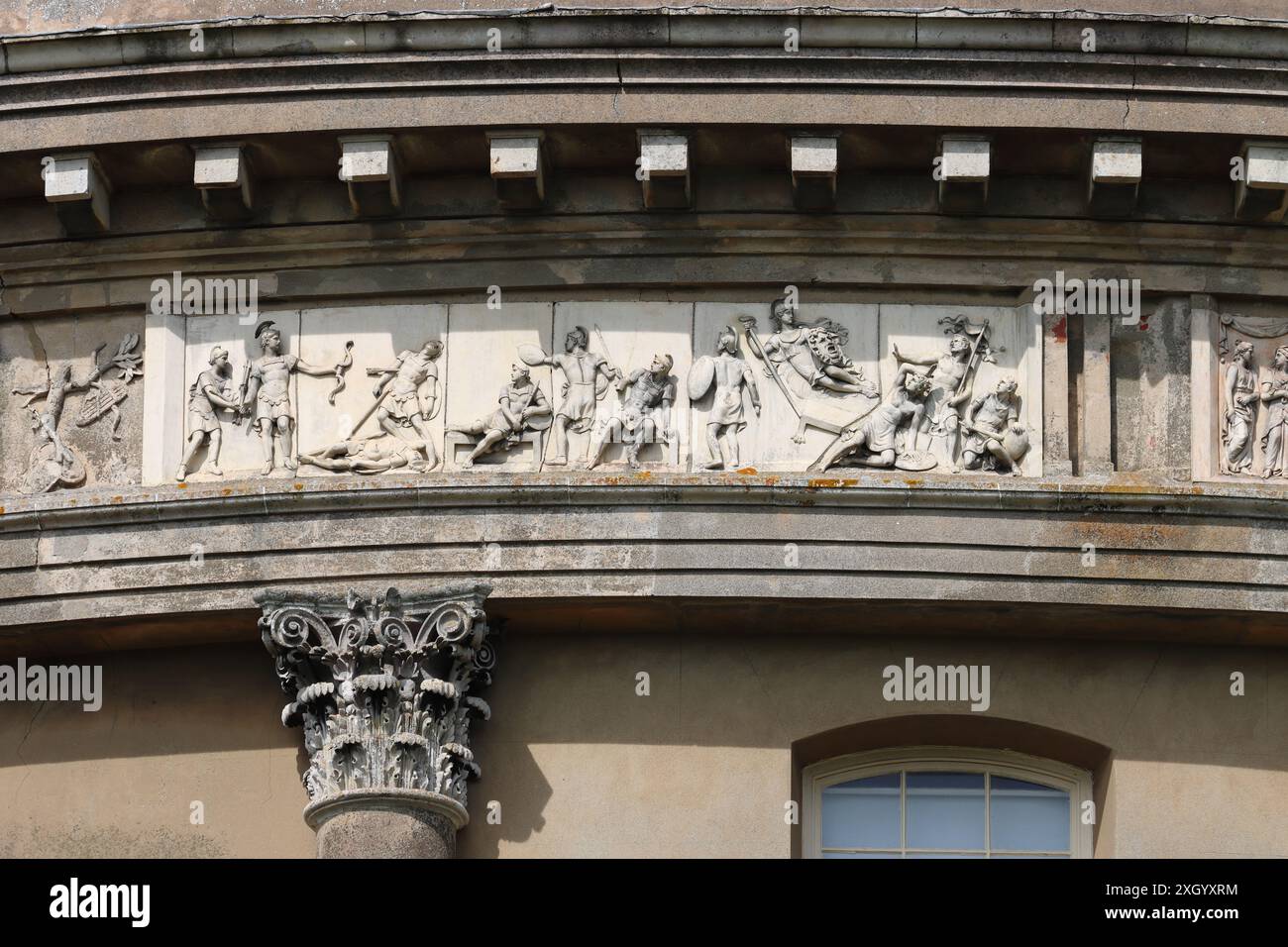Decorazione esterna sulla Rotonda di Ickworth House, vicino a Bury St Edmunds, Suffolk, Regno Unito Foto Stock