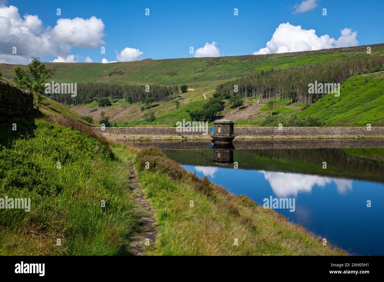 Bacino idrico di Greenfield sulle colline intorno a Saddleworth Moor nella Greater Manchester, Inghilterra. Foto Stock