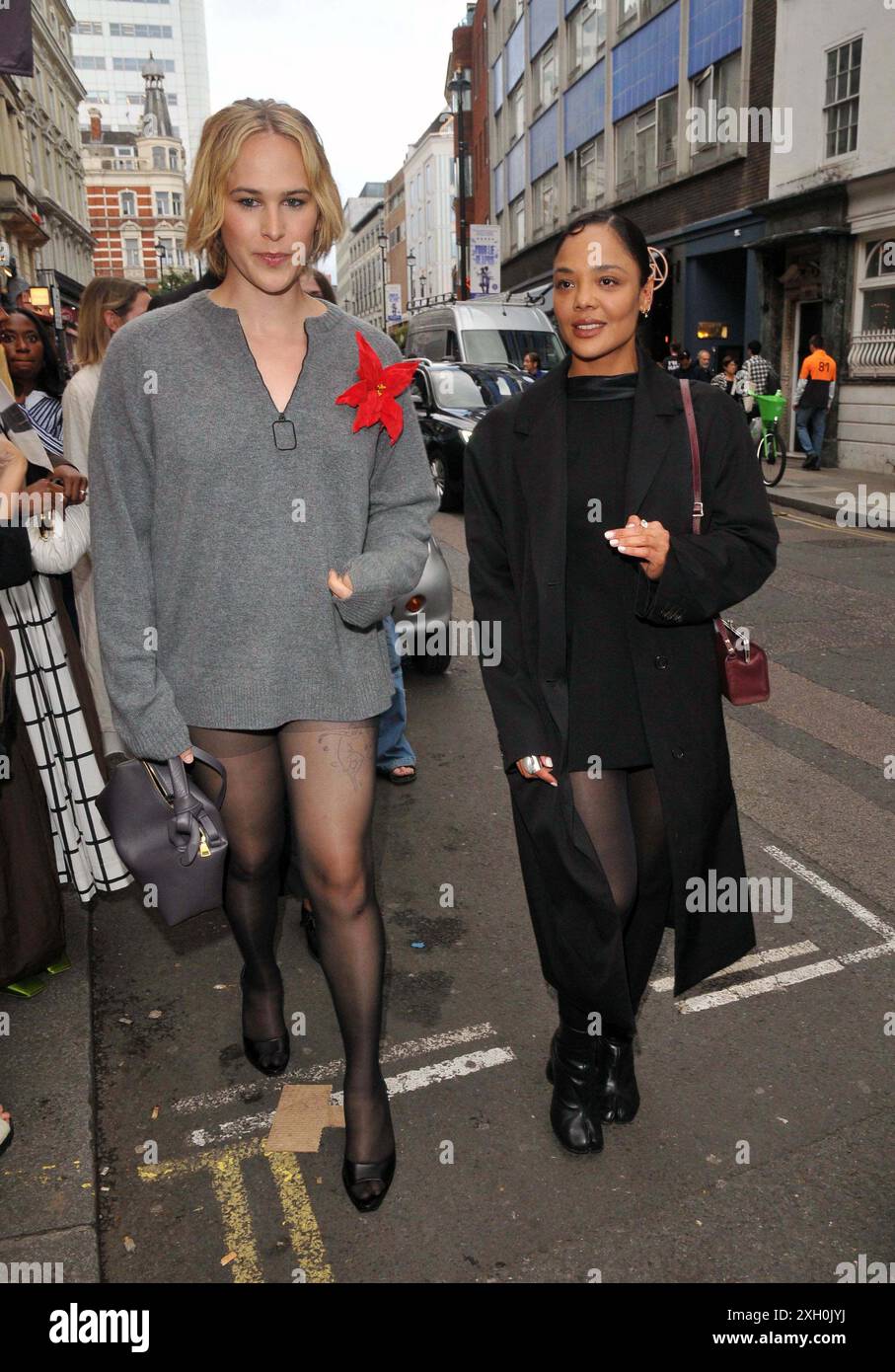 Londra, Regno Unito. 10 luglio 2024. Tommy Dorfman e Tessa Thompson alla serata stampa "Slave Play", Noel Coward Theatre, St Martin's Lane, mercoledì 10 luglio 2024 a Londra, Inghilterra, Regno Unito. CAP/CAN © CAN/Capital Pictures credito: Capital Pictures/Alamy Live News Foto Stock