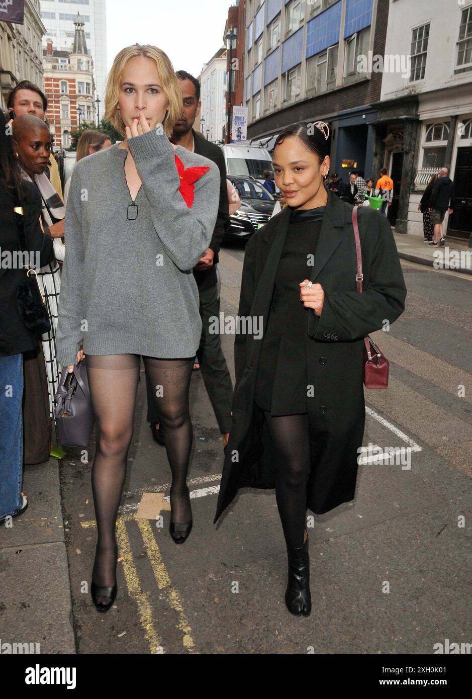 Londra, Regno Unito. 10 luglio 2024. Tommy Dorfman e Tessa Thompson alla serata stampa "Slave Play", Noel Coward Theatre, St Martin's Lane, mercoledì 10 luglio 2024 a Londra, Inghilterra, Regno Unito. CAP/CAN © CAN/Capital Pictures credito: Capital Pictures/Alamy Live News Foto Stock