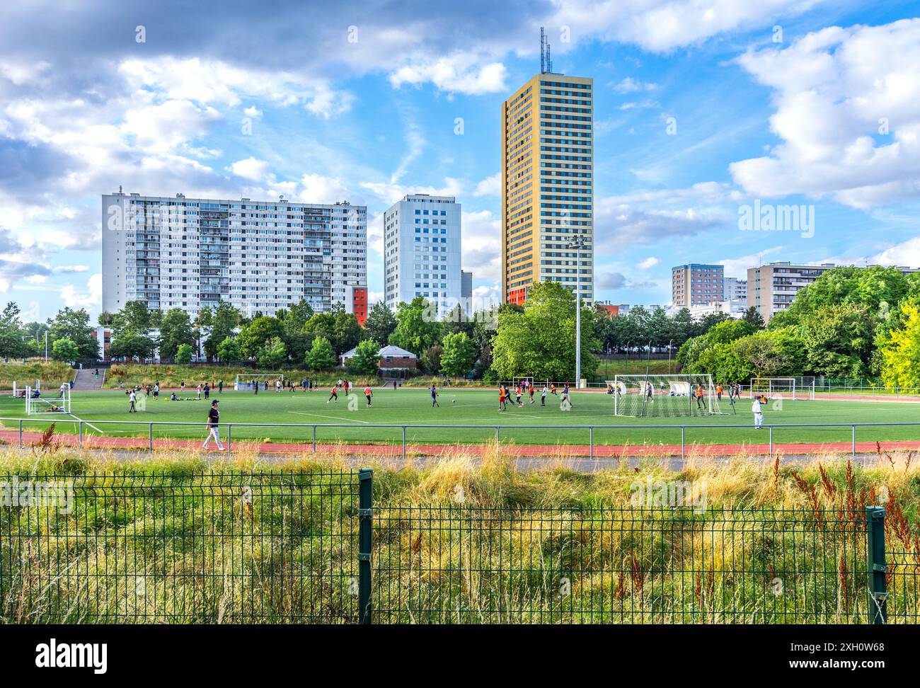 Sport nei campi da calcio del parco Jean Moulin departemental - Senna-Saint-Denis, 93100 Montreuil, Francia. Foto Stock