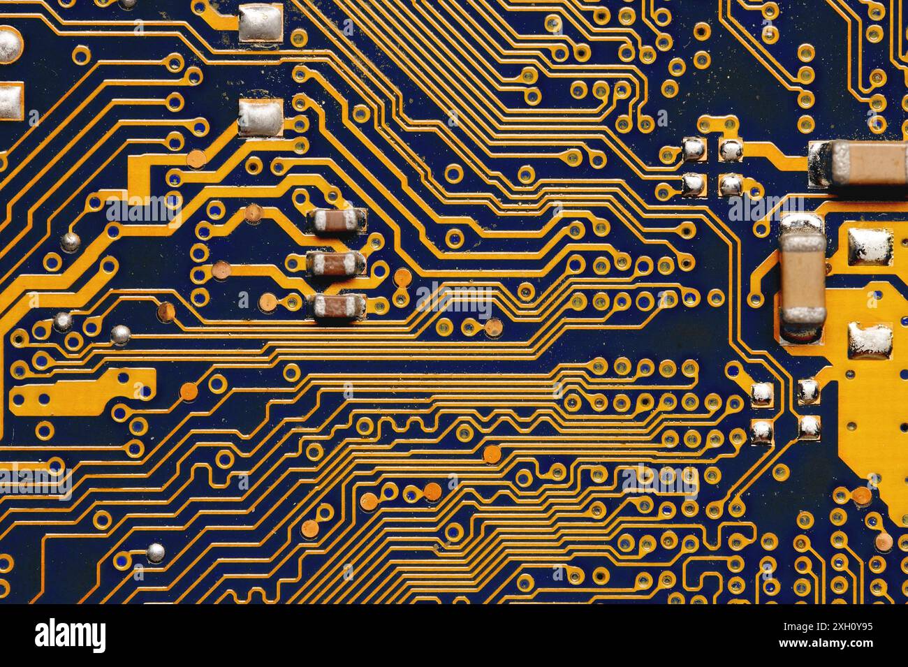 Orange Circuit Board, tecnologia hardware per computer elettronici. Chip digitale della scheda madre. Scienza tecnica Foto Stock